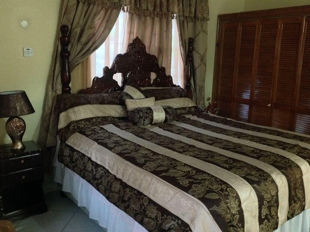 Cazwin Villas Montego Bay Buitenkant foto