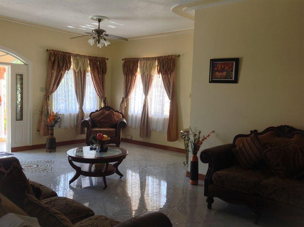 Cazwin Villas Montego Bay Buitenkant foto