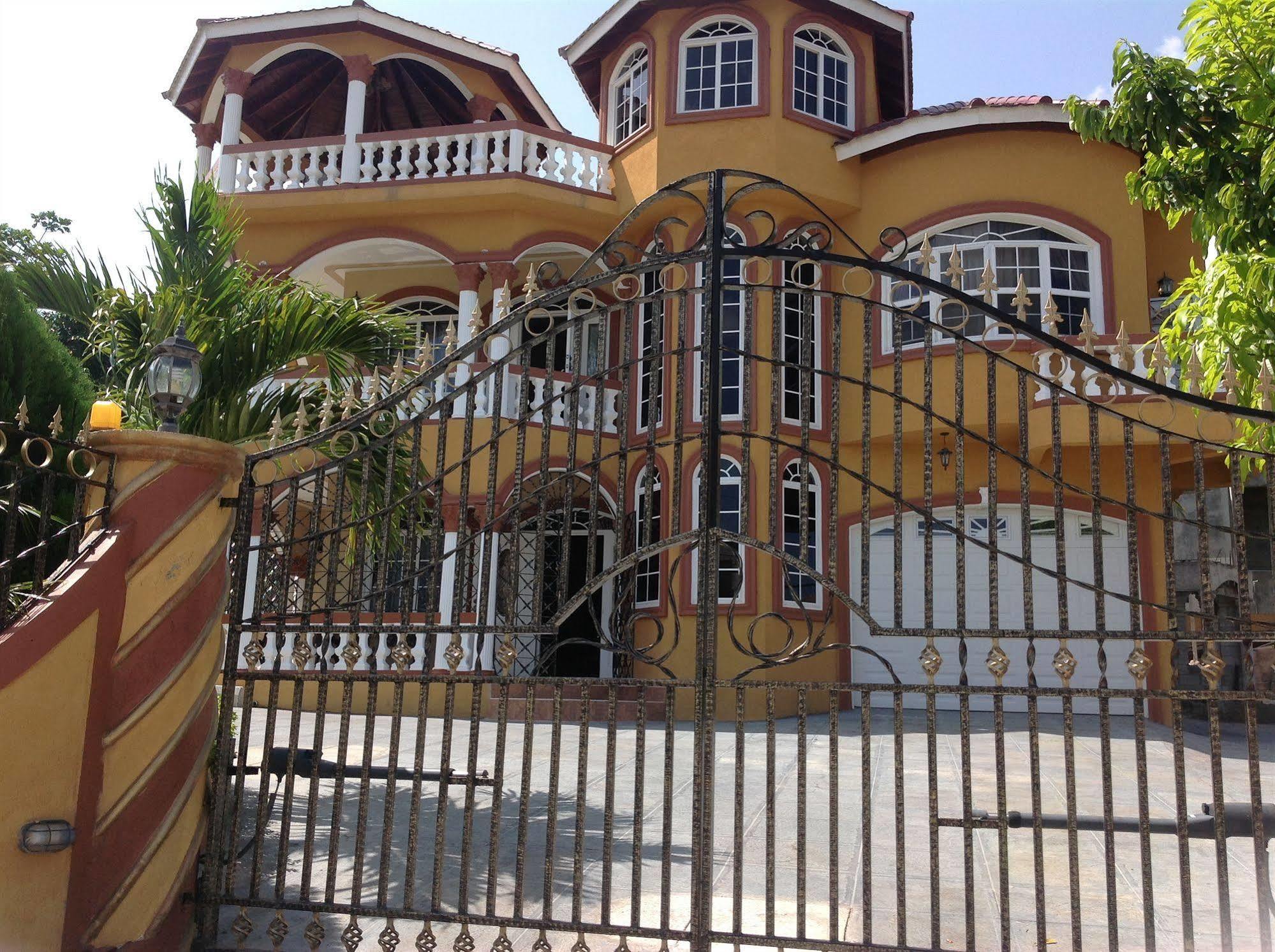 Cazwin Villas Montego Bay Buitenkant foto