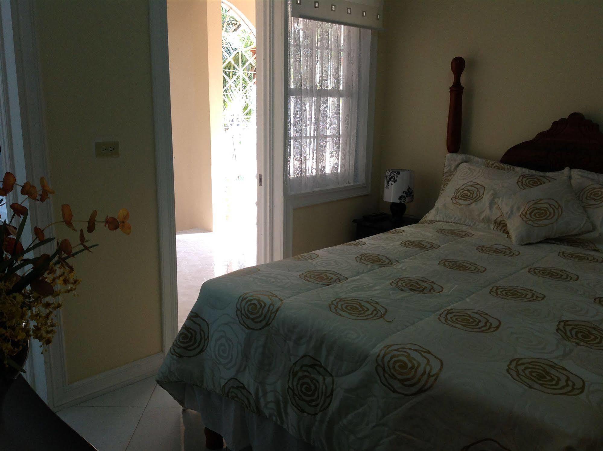 Cazwin Villas Montego Bay Buitenkant foto