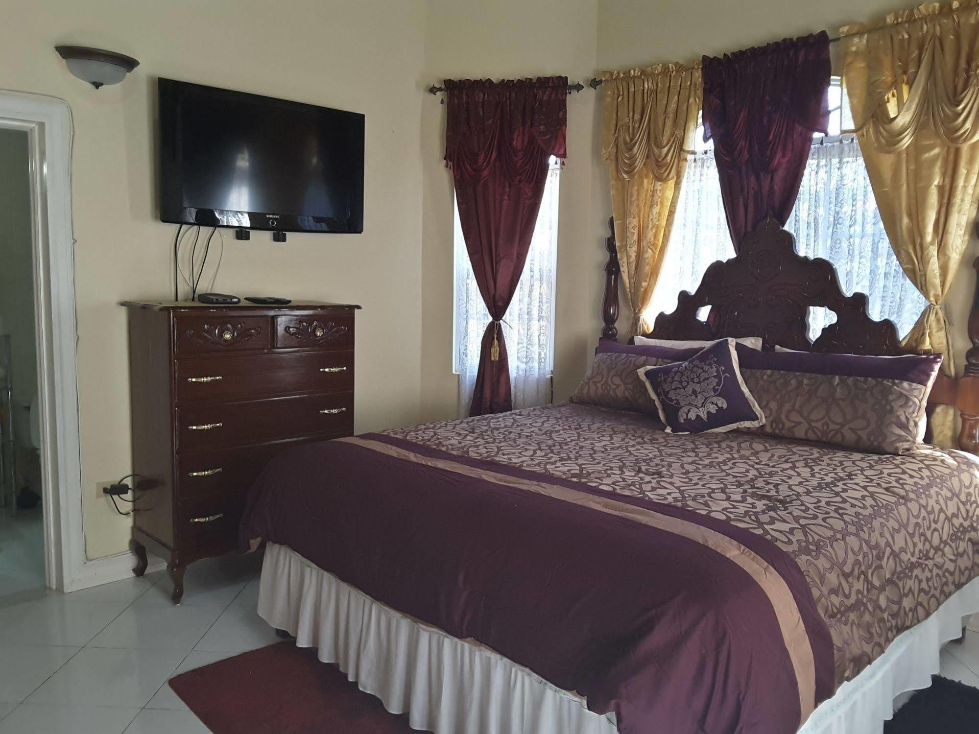 Cazwin Villas Montego Bay Buitenkant foto