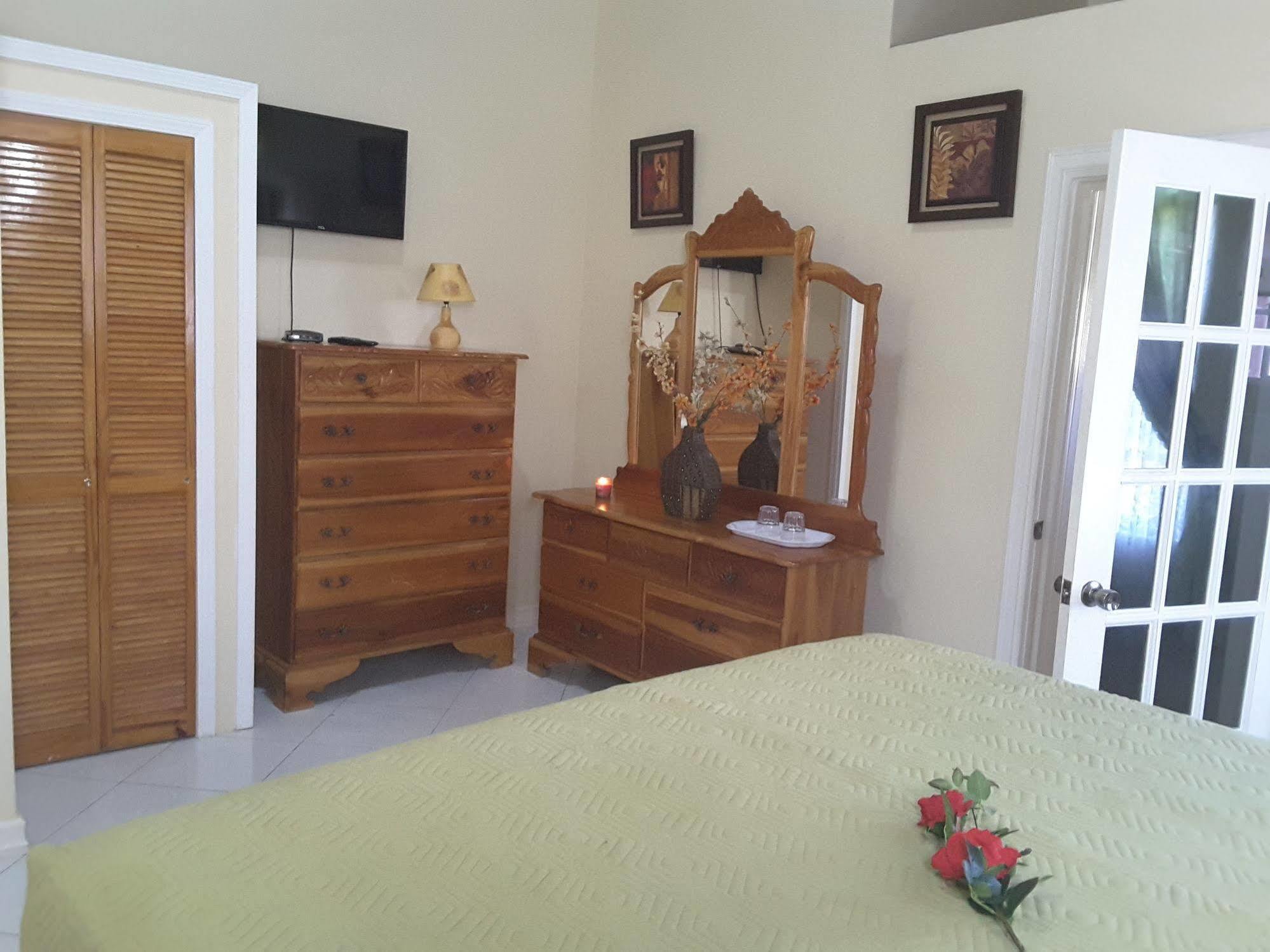 Cazwin Villas Montego Bay Buitenkant foto